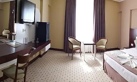 Yayoba 3* تِكيِرداغ
